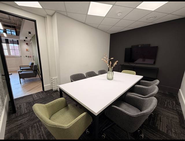 270M² OFFICE TO LET IN GARDENS